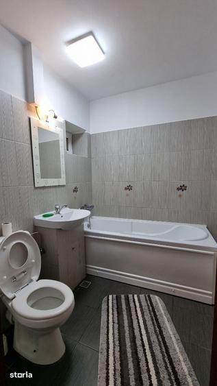 Apartament cu 3 camere decomandat, mobilat în Valea Cetății