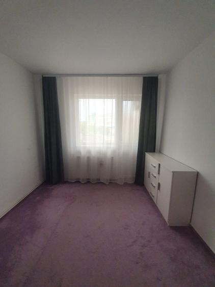 Apartament cu 3 camere decomandat în Lotrioara