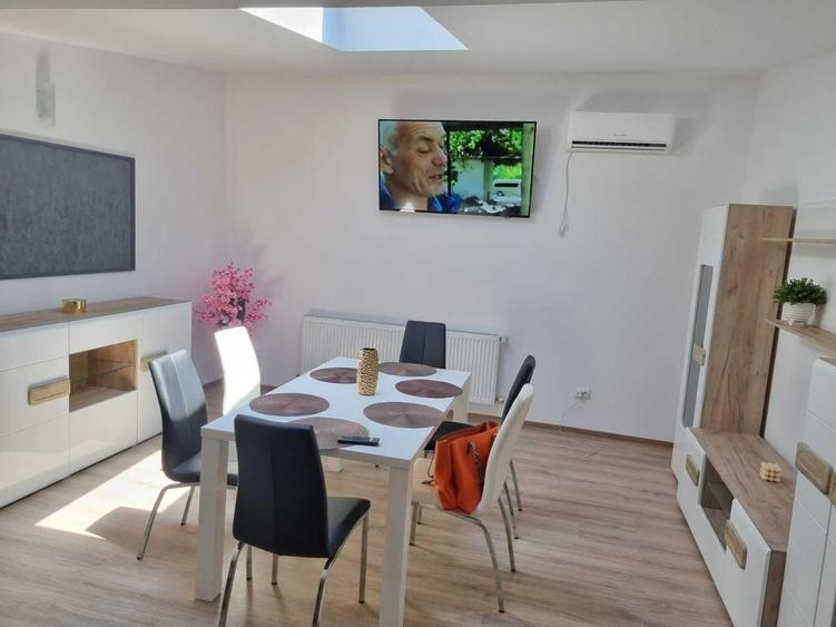 Apartament cu 4 camere decomandat în Deta
