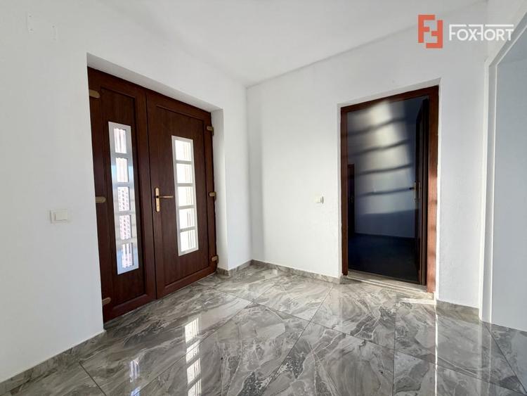 Casă individuală cu 5 camere cu Garaj în Sânandrei