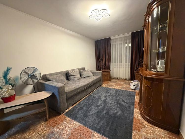 Apartament cu 4 camere semidecomandat, mobilat în Dristor
