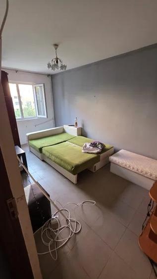 Apartament cu 3 camere semidecomandat, mobilat în Km 4-5 — fotografia 1