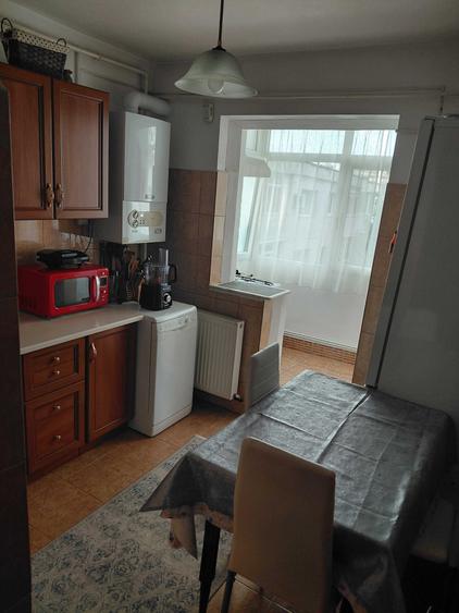 Apartament cu 3 camere decomandat în Popa Șapcă
