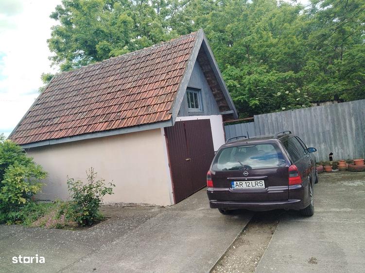 Casă cu 4 camere în Curtici