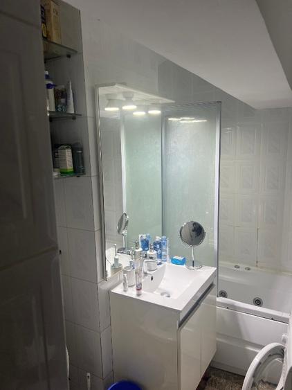 Apartament cu 3 camere decomandat, mobilat în Central