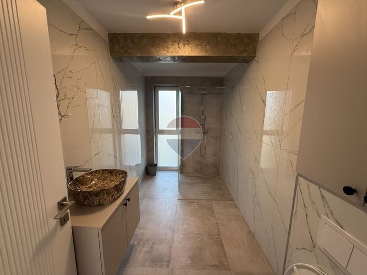 Apartament cu 3 camere, mobilat în Central