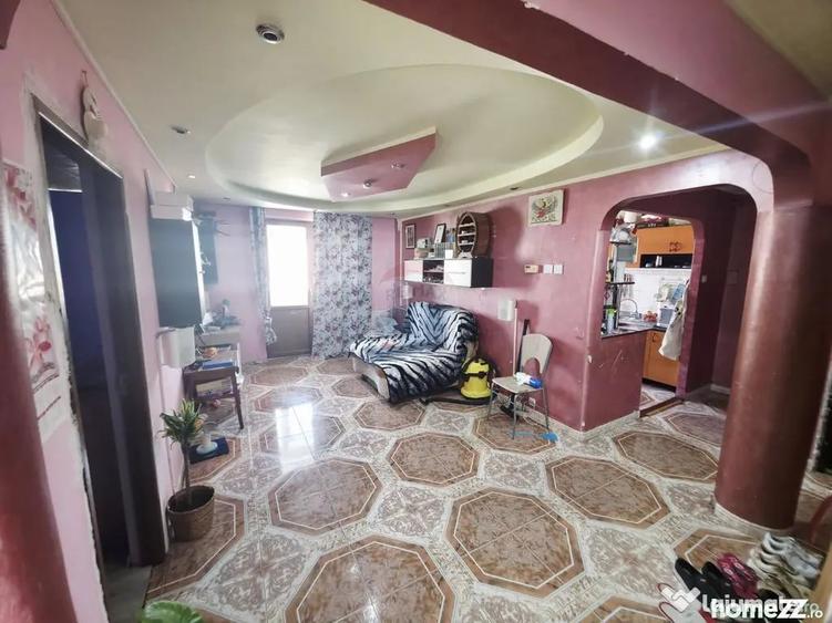 Apartament cu 4 camere decomandat în Mărăței