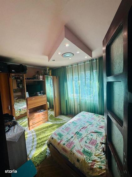 Apartament cu 4 camere semidecomandat în Nufărul