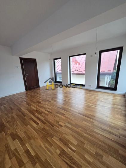 Casă individuală cu 5 camere cu Canalizare în Theodor Pallady