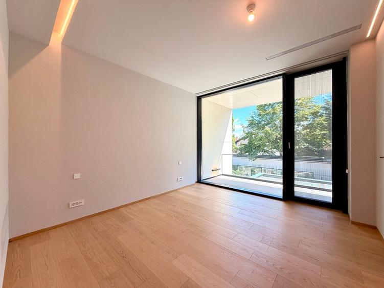 Casă individuală cu 7 camere cu Piscina în Iancu Nicolae