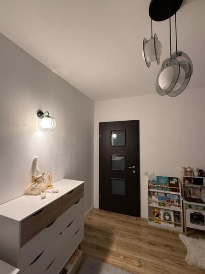 Apartament de vanzare semidecomandat ,3 camere 80 mp , zona - 7