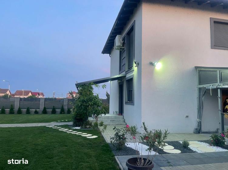 Casă cu 5 camere cu Teren 800 Mp în Săcălaz