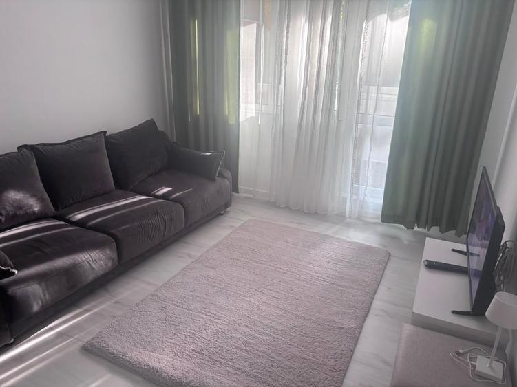 Apartament cu 3 camere decomandat în Drumul Taberei