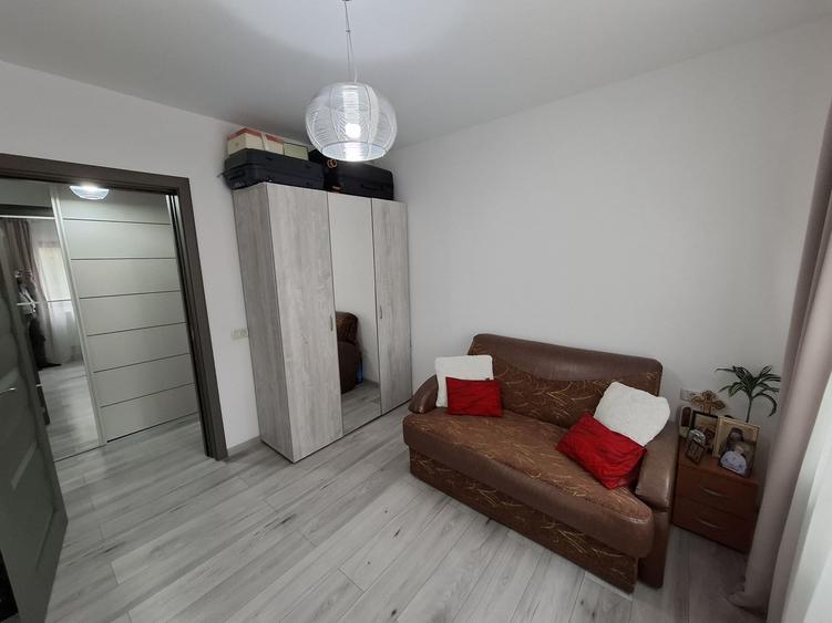 Apartament cu 3 camere decomandat, mobilat în Km 4