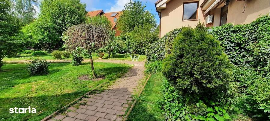 Casă cu 8 camere cu Teren 1000 Mp în Trei Stejari