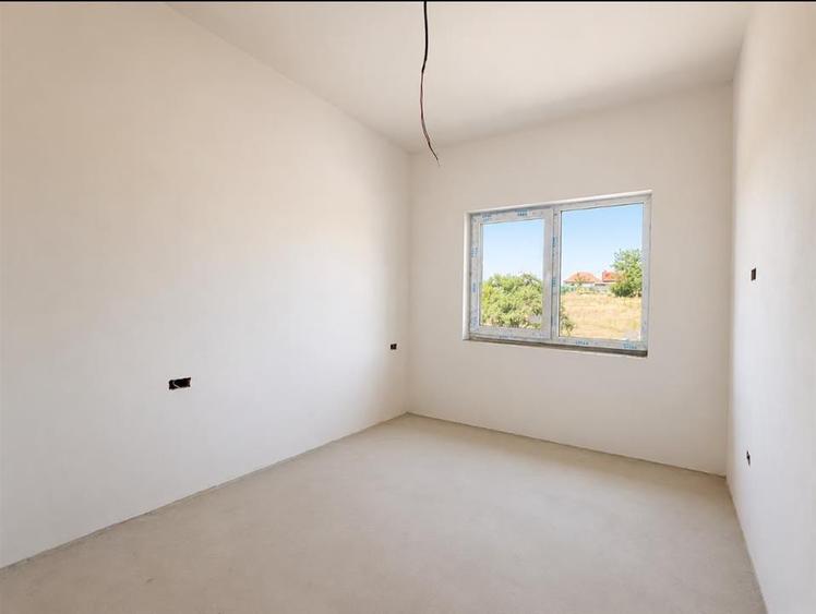 Casă cu 4 camere cu Teren 485 Mp în Sânmartin
