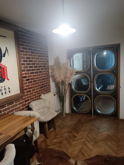 Apartament cu 4 camere decomandat în Titulescu