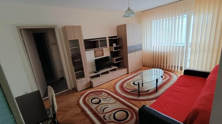 Apartament cu 2 camere semidecomandat în Podu Roș