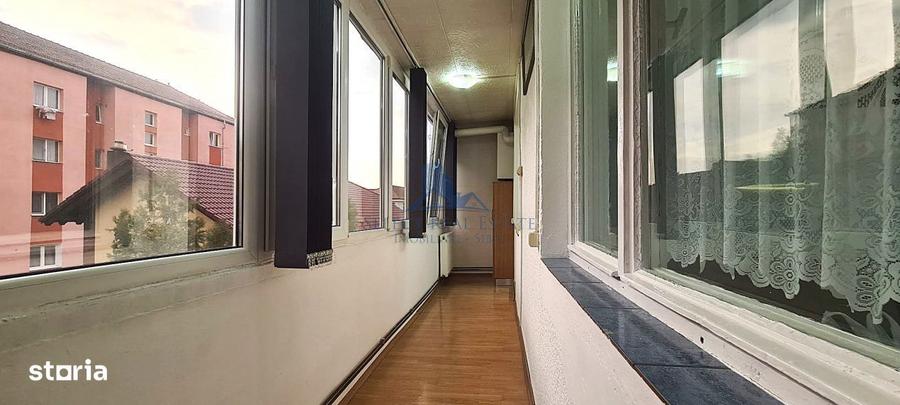 Apartament cu 3 camere decomandat, mobilat în Cedonia
