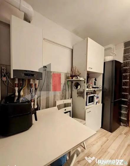 Apartament cu 3 camere semidecomandat în Rahova