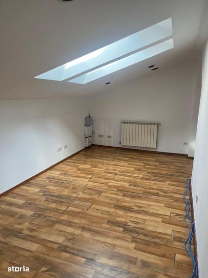 Casă cu 7 camere decomandat cu Teren 120 Mp în Floreasca
