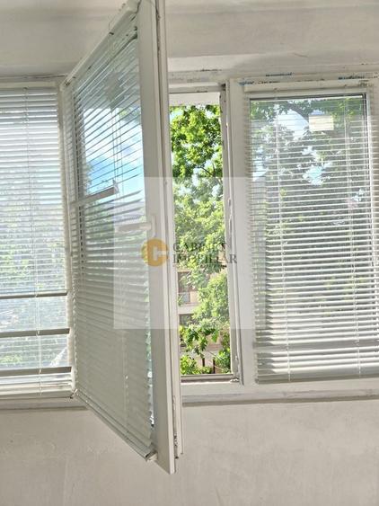 Apartament cu 3 camere semidecomandat în Gorjului