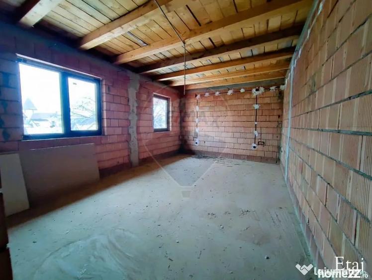 Casă cu 7 camere cu Teren 300 Mp în Central