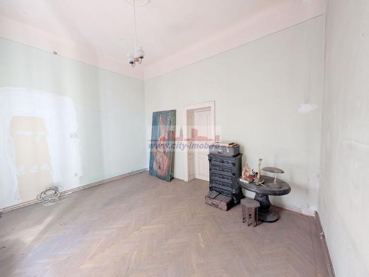 Apartament cu 3 camere semidecomandat în Victoriei