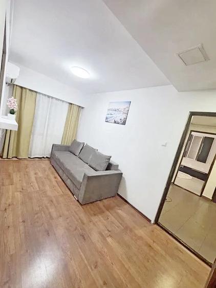 Apartament cu 3 camere semidecomandat în Soarelui