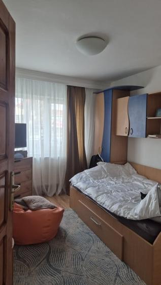 Apartament cu 3 camere decomandat, mobilat în Km 5