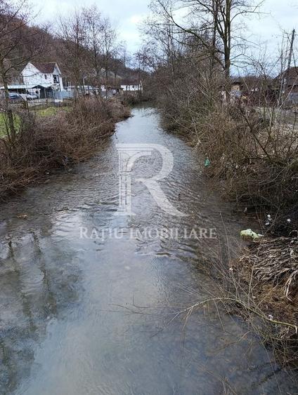 Casă individuală cu 6 camere cu Canalizare în Sitani