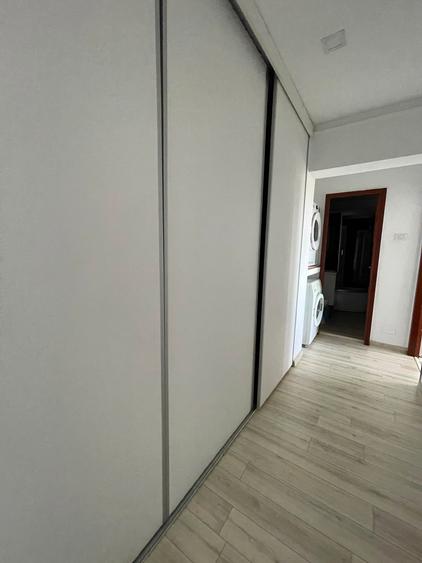 Apartament cu 4 camere decomandat în P-ța Victoriei