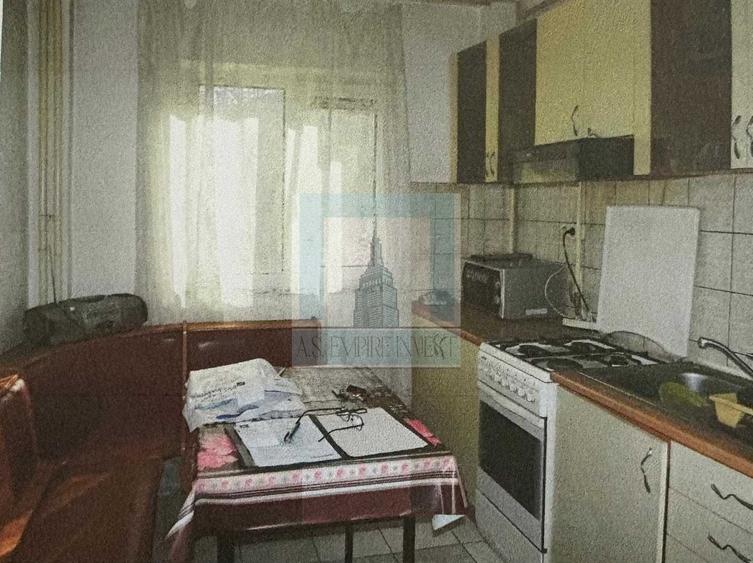 Apartament cu 3 camere decomandat în Județean