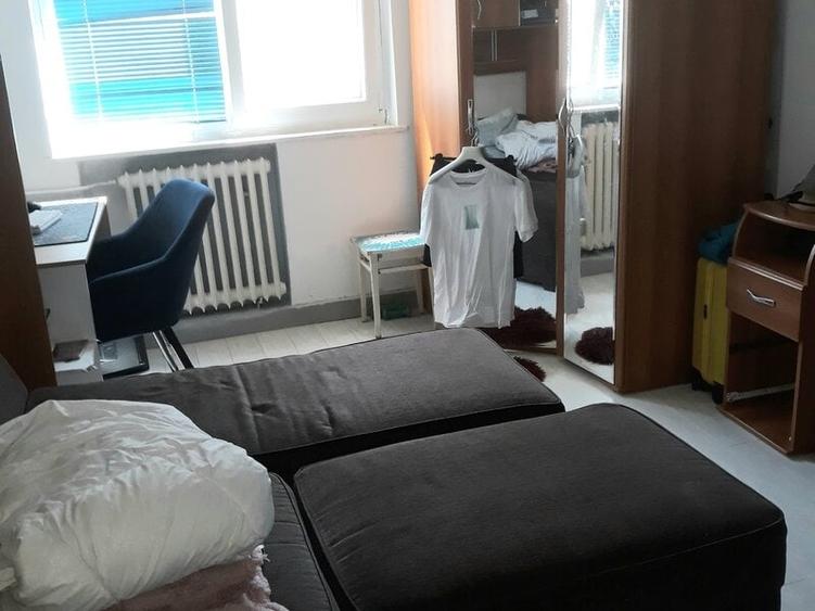 Apartament cu 3 camere semidecomandat în Colentina