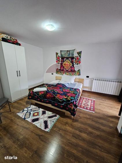 Casă cu 9 camere decomandat cu Teren 750 Mp în Rona de Jos