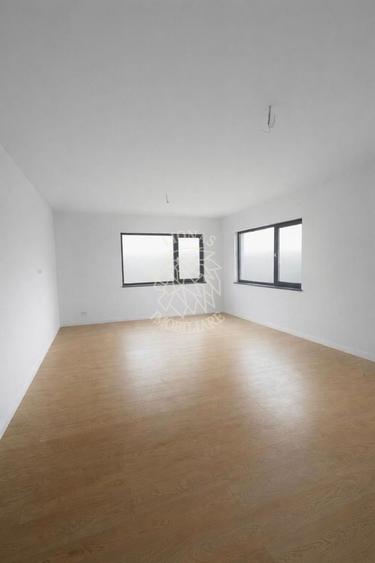 Casă individuală cu 4 camere cu Canalizare în Unirea