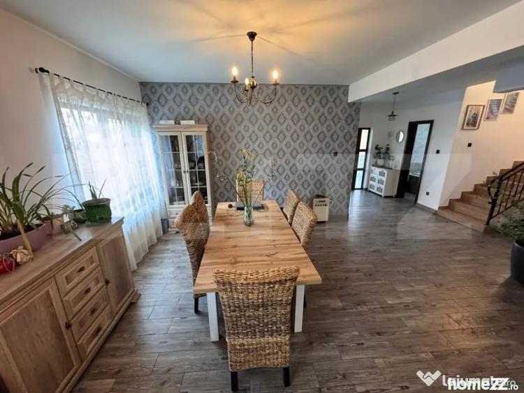 Casă cu 5 camere cu Teren 600 Mp în Răcari