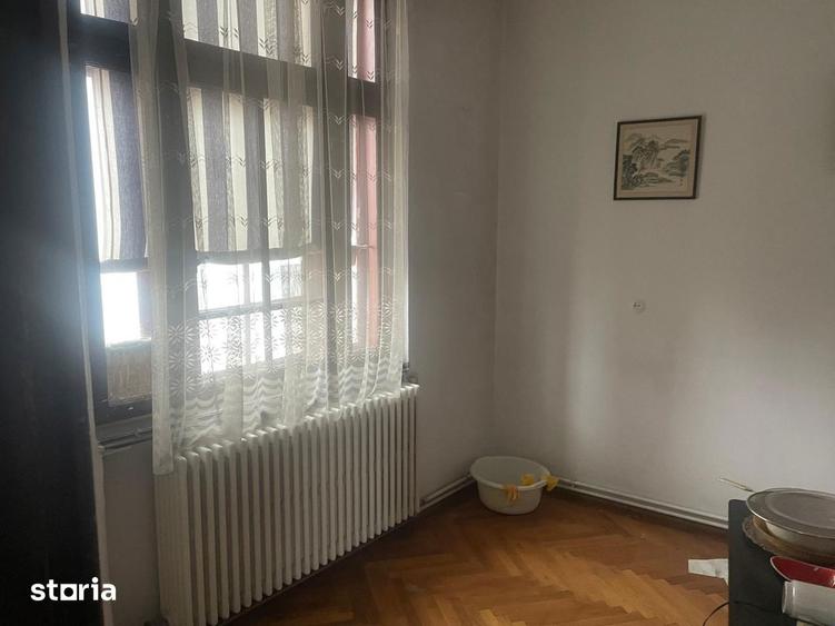 Apartament cu 3 camere în Centrul Civic