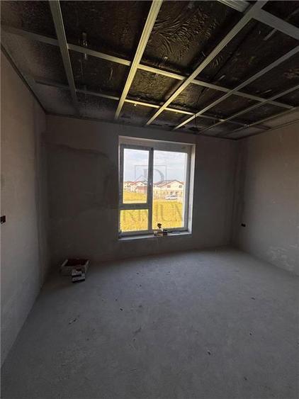 Duplex cu 4 camere cu Canalizare în Moșnița Nouă