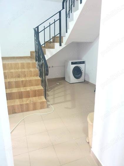 Casă cu 6 camere în Traian