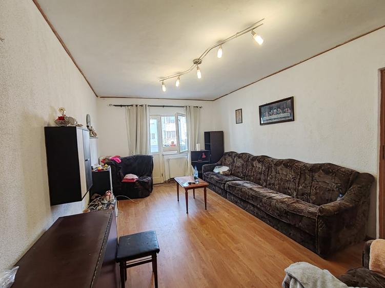 Apartament cu 3 camere circular în Tractorul