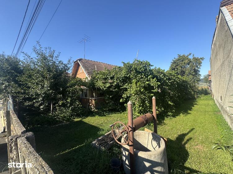 Casă cu 2 camere cu Teren 2100 Mp în Luna