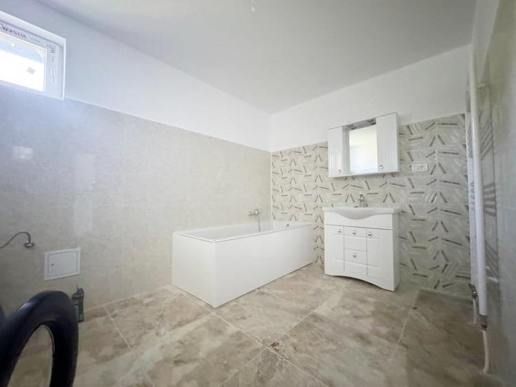 Casă individuală cu 4 camere cu Canalizare în Șag