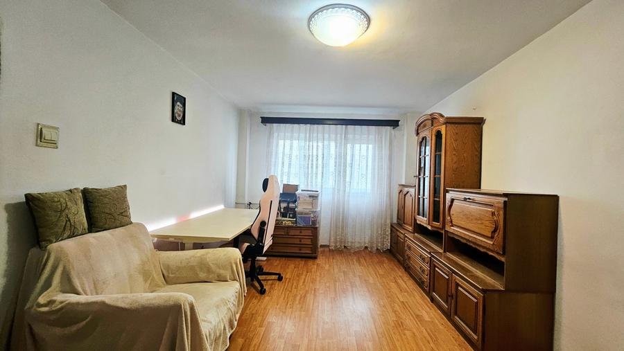 Apartament cu 3 camere semidecomandat, mobilat în Iancului