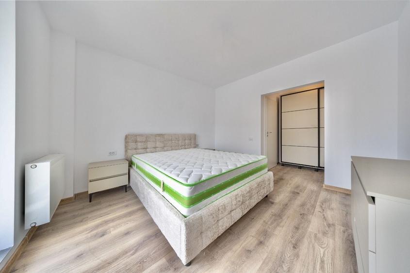 Apartament cu 2 camere semidecomandat, mobilat în Tractorul