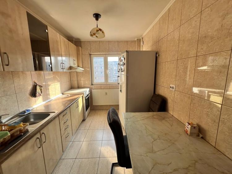 Apartament cu 3 camere decomandat, mobilat în Iancului