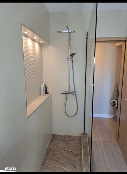 Apartament cu 4 camere în Victoriei