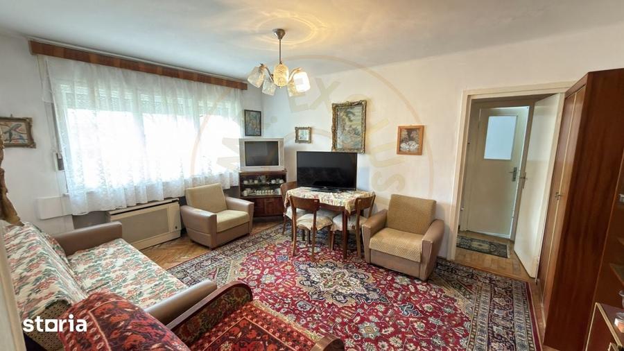 Apartament cu 3 camere semidecomandat, mobilat în Central
