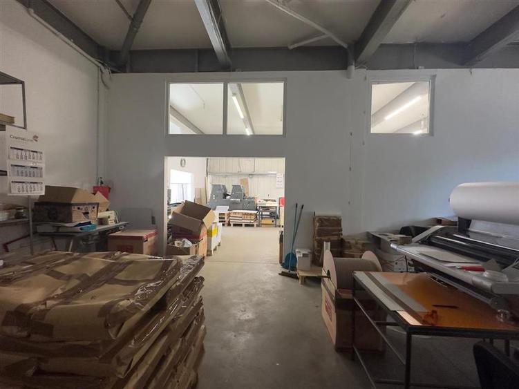 Spațiu industrial, de 187 mp, în Baza 3