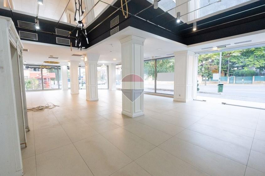 Spațiu comercial, de 193.94999694824 mp, în Central